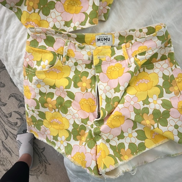 Handkerchief Top and Arizona High Waisted Shorts
Show Me Your Mumu - Picture 6 of 7